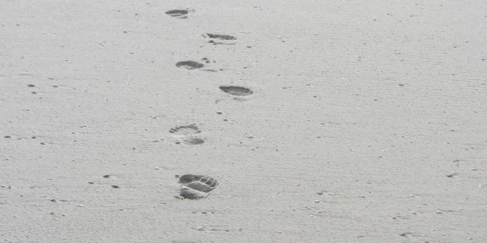 Fußspuren im Sand