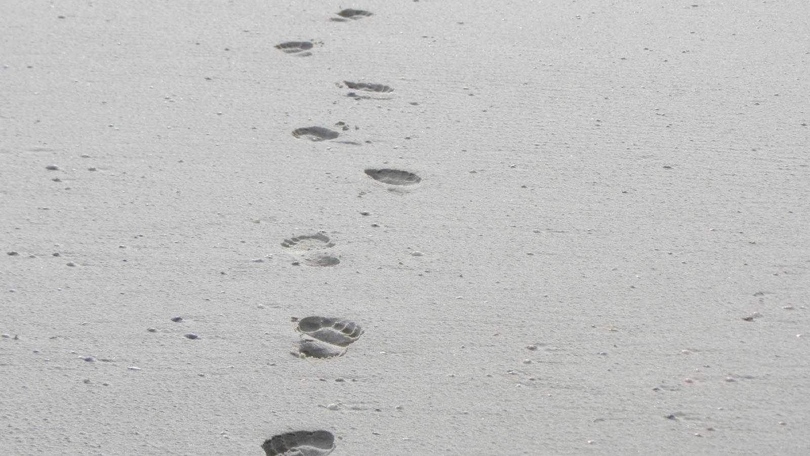 Fußspuren im Sand