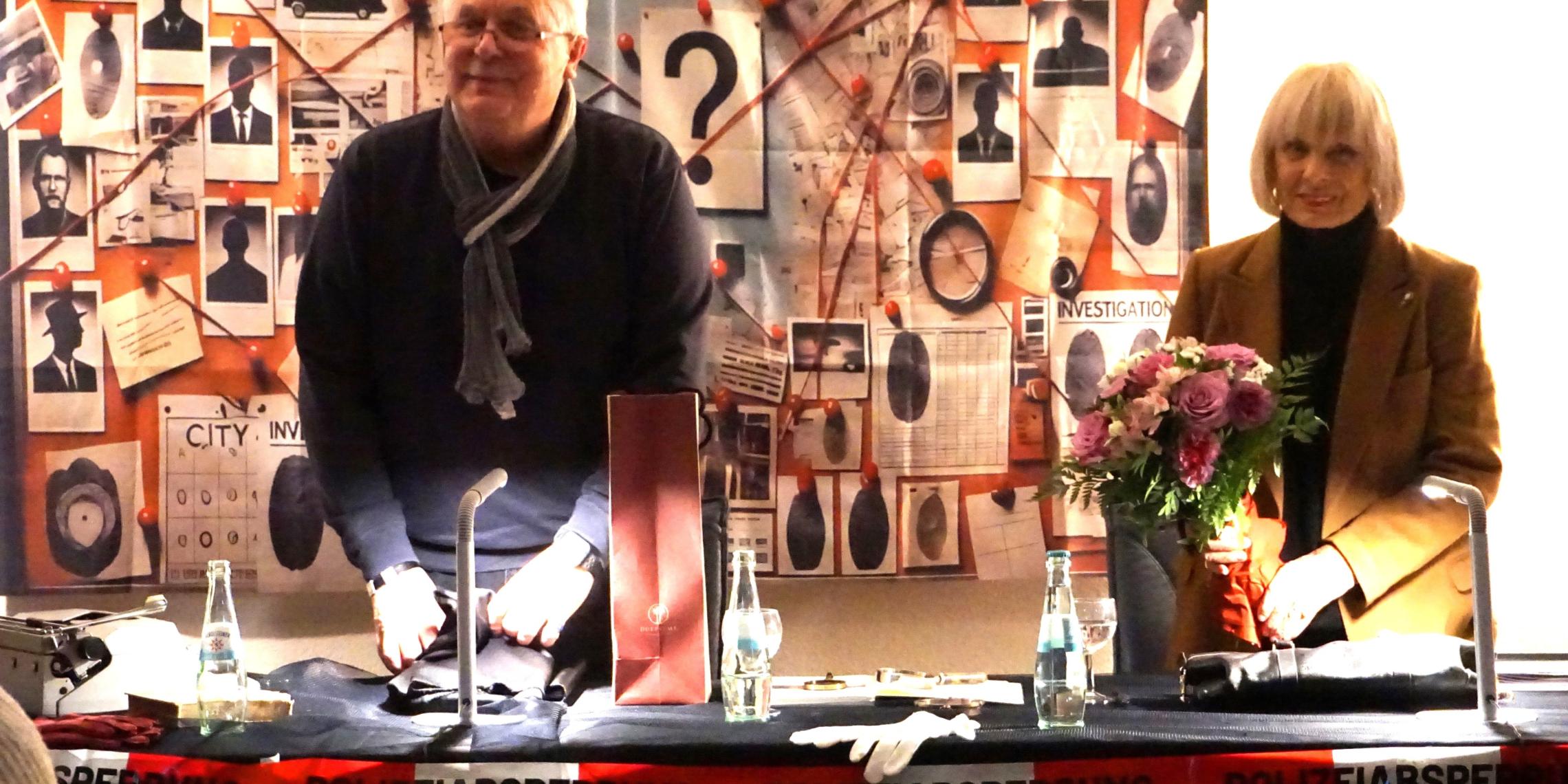 Benefizlesung mit Karyn von Ostholt (re) und Michael Althausen (li) Foto Modetreff Saxler-Schmidt