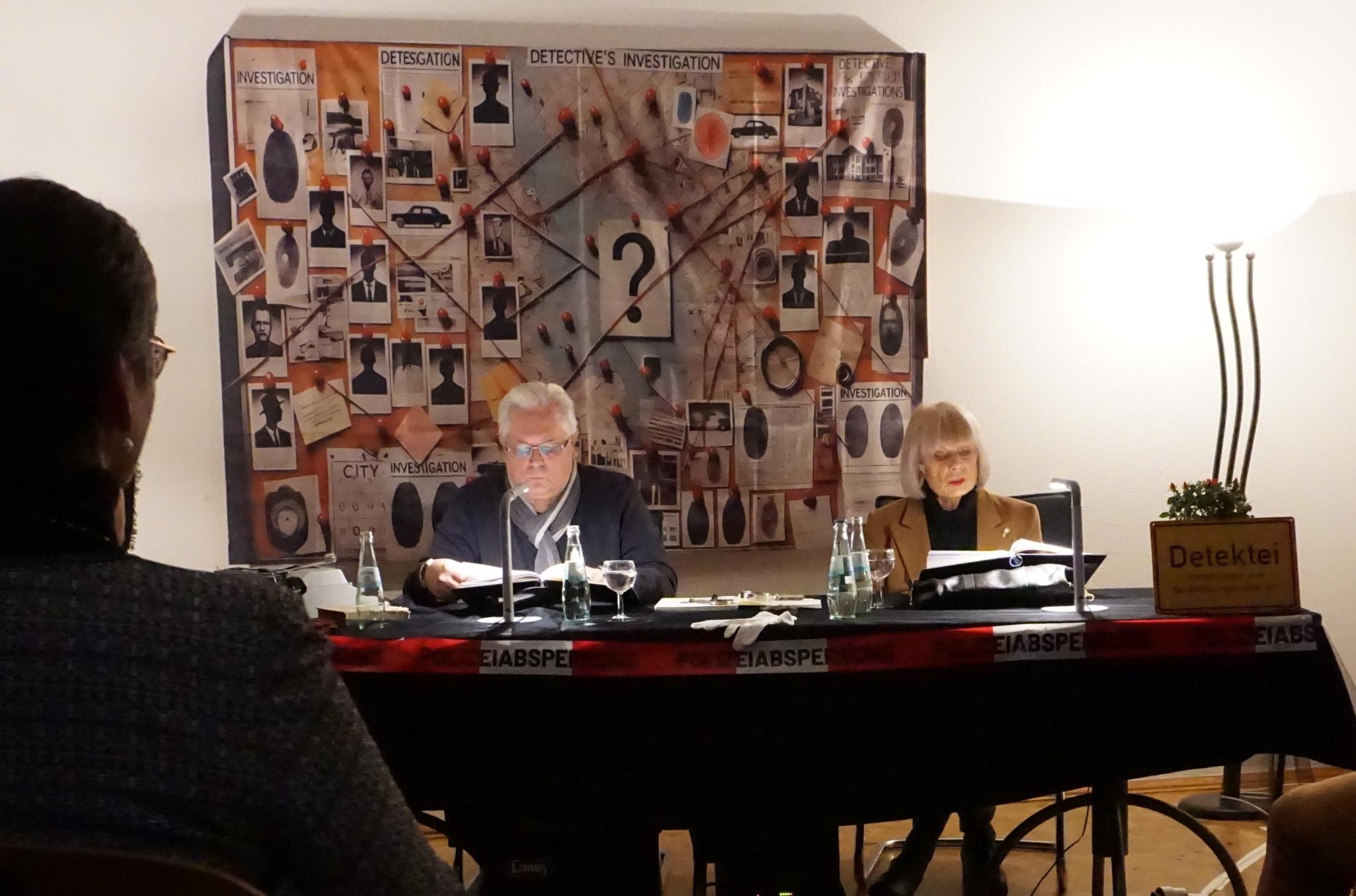 Benefizlesung mit Karyn von Ostholt (re) und Michael Althausen (li) zugunsten sozialer Projekte Foto Modetreff Saxler-Schmidt